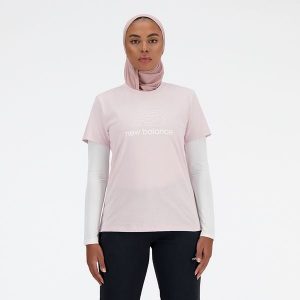 Koszulka damska New Balance WT41816SOI – różowa. Czerwone bluzki New Balance, s, bez wzorów, z materiału, eleganckie, bez kołnierzyka, bez ramiączek. Za 69,99 zł.