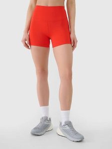4F Szorty sportowe w kolorze czerwonym rozmiar: M. Czerwone spodenki sportowe 4f, m, bez wzorów, z materiału, outdoorowe. Za 65,85 zł.