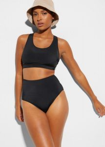 Figi bikini High Waist, z regulacją w pasie. Czarne bikini bonprix, bez wzorów. Za 94,99 zł.