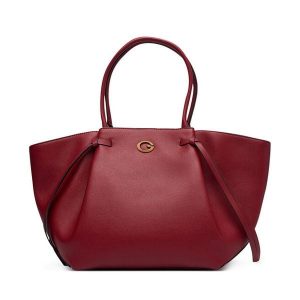 Torebka Guess. Czerwone shopper bag Guess, z aplikacjami, bez dodatków. Za 674,99 zł.