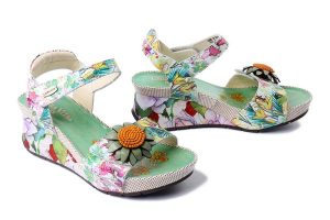 LAURA VITA 0006871 Barry 36 vert, sandały damskie. Zielone sandały LAURA VITA, bez wzorów, ze skóry, bez obcasa, na koturnie, bez zapięcia. Za 374,90 zł.