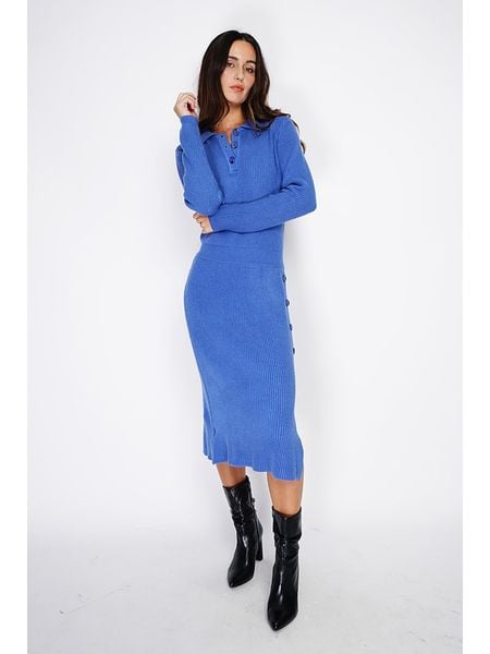 ASSUILI Sukienka dzianinowa w kolorze niebieskim rozmiar: 34. Niebieskie sukienki Assuili, na co dzień, bez wzorów, z dzianiny, bez kołnierzyka, bez ramiączek, midi, proste. Za 165,71 zł.
