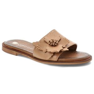 Klapki damskie Armodo, cholewka ze skóry naturalnej licowej odkryty przód na płaskiej podeszwie, beżowe, 40477. Brązowe klapki Armodo, bez wzorów, ze skóry, bez obcasa, na płaskiej podeszwie. Za 299,00 zł.