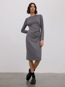 BGN Sukienka w kolorze antracytowym rozmiar: 38. Czarne sukienki BGN, na imprezę, bez wzorów, bez kołnierzyka, bez ramiączek, midi. Za 104,64 zł.