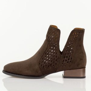 D.Brązowe botki damskie na obcasie M.Daszyński Sa197-28. Brązowe botki M.Daszyński, na jesień, w ażurowe wzory, z zamszu, bez obcasa, na obcasie, bez zapięcia. Za 229,00 zł.