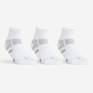 Skarpety sportowe tenis RS560 3 pary. Białe skarpetki DECATHLON, bez wzorów, z bawełny. Za 49,99 zł.