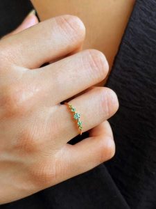 OR Carats Złoty pierścionek z kamieniami szlachetnymi rozmiar: 60. Zielone pierścionki OR Carats, z szmaragdem, złote. Za 565,99 zł.