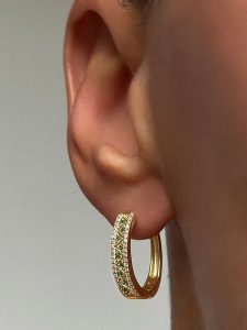 Les Petites Précieuses Pozłacane kolczyki-kreole z cyrkoniami rozmiar: onesize. Zielone kolczyki Les Petites Précieuses, z cyrkonią, pozłacane. Za 188,40 zł.