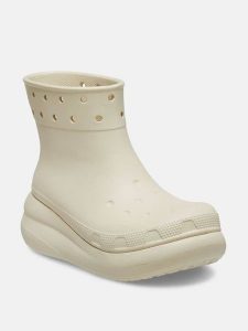 Crocs Kalosze "Classic Crush Rain" w kolorze kremowym rozmiar: 37/38. Białe kalosze Crocs, bez wzorów. Za 234,95 zł.