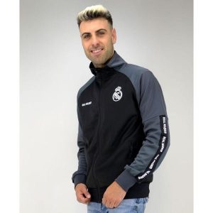 Kultowa bluza z zamkiem Madridista. Kurtki REAL MADRID, m, bez wzorów, bez kaptura. W wyprzedaży za 279,41 zł.