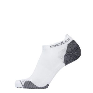 Skarpety do biegania dla dorosłych Odlo Socks short Ceramicool RUN. Zielone skarpetki ODLO, bez wzorów. Za 63,82 zł.