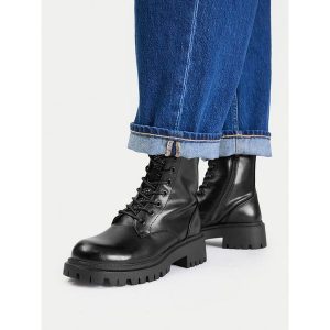 Trapery JENNY. Czarne buty zimowe Jenny, bez obcasa, bez zapięcia. Za 179,99 zł.