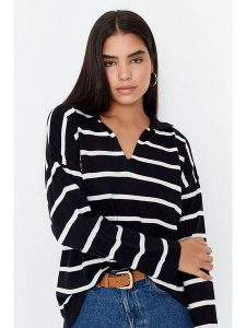 Trendyol Sweter w kolorze czarno-białym rozmiar: S. Czarne swetry oversize Trendyol, s, bez wzorów, bez ramiączek. Za 52,67 zł.