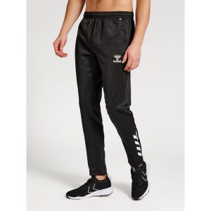 Spodnie do biegania Hummel Core XK Poly. Czarne szorty Hummel, bez wzorów, sportowe. Za 203,50 zł.