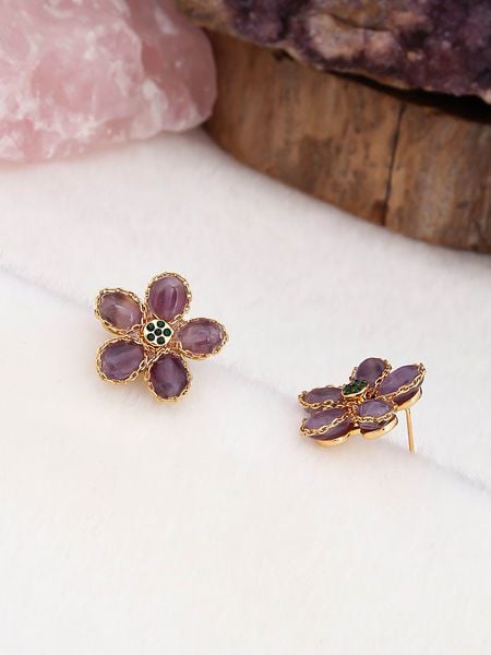 Pierres de Jade Pozłacane kolczyki-wkrętki z ametystami i cyrkoniami rozmiar: onesize. Różowe kolczyki Pierres de Jade, z ametystem, pozłacane. Za 74,11 zł.