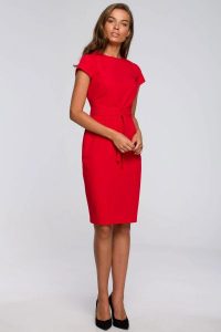 Sukienka ołówkowa z modelującymi przeszyciami czerwona. Czerwone sukienki Stylove, do pracy, l, bez wzorów, z poliesteru, biznesowe, bez kołnierzyka, bez ramiączek, midi, bodycon. Za 269,00 zł.