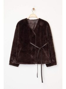 Trendyol Kurtka pluszowa w kolorze ciemnobrązowym rozmiar: S. Brązowe kurtki Trendyol, s, bez wzorów, bez kaptura. Za 130,99 zł.