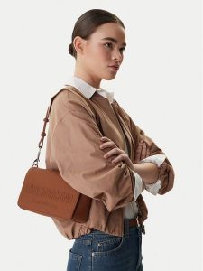 LOVE MOSCHINO Torebka JC4046PP1OLE0200 Brązowy. Brązowe torebki klasyczne LOVE MOSCHINO, bez wzorów, ze skóry, bez dodatków. Za 689,99 zł.