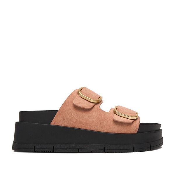 Klapki DeeZee. Czerwone klapki DeeZee, bez wzorów, bez obcasa. Za 149,99 zł.