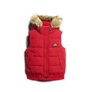 Damska kurtka bez rękawów Superdry Everest. Czerwone kurtki Superdry, na zimę, bez wzorów, z puchu, bez kaptura. W wyprzedaży za 463,50 zł.