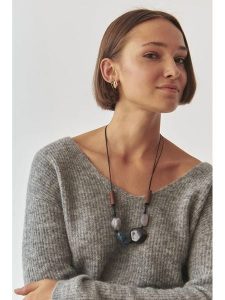 TATUUM Naszyjnik z elementami ozdobnymi - dł. 82 cm rozmiar: onesize. Czarne naszyjniki Tatuum, sztuczne. Za 73,93 zł.