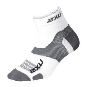 Skarpety sportowe 2XU Vectr Ultralght 1/4 Crew. Białe skarpetki 2XU, bez wzorów. W wyprzedaży za 65,15 zł.