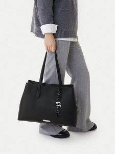 KARL LAGERFELD Torebka B1W30001 Czarny. Czarne torebki klasyczne KARL LAGERFELD, bez wzorów, ze skóry, bez dodatków. Za 658,99 zł.