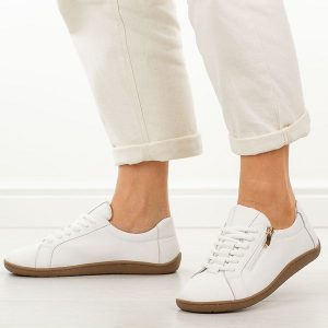 Białe skórzane półbuty damskie barefoot M.Daszyński Ol38-4. Białe półbuty M.Daszyński, na jesień, bez wzorów, z jeansu, bez obcasa, na płaskiej podeszwie, bez zapięcia. W wyprzedaży za 206,10 zł.