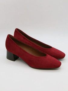 Bellucci Czółenka w kolorze bordowym rozmiar: 39. Czerwone czółenka Bellucci, bez wzorów, bez obcasa, bez zapięcia. Za 100,99 zł.