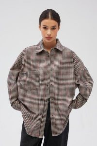 Koszula w drobną kratkę z HAFTEM - RENO-S/M. Koszule Marsala, m, bez wzorów, bez kołnierzyka, bez ramiączek. Za 399,90 zł.