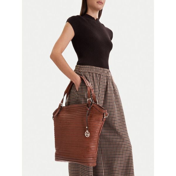 Torebka Lasocki. Brązowe torebki klasyczne Lasocki, bez wzorów, bez dodatków. Za 219,99 zł.