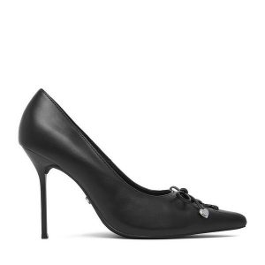 Szpilki Juicy Couture. Czarne szpilki Juicy Couture, bez wzorów, bez obcasa. Za 229,99 zł.