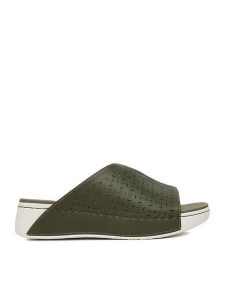 Go Soft Klapki CEO-R26SS02248 Zielony. Zielone klapki Go Soft, bez wzorów, ze skóry, bez obcasa. Za 119,99 zł.