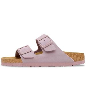 Klapki Birkenstock Arizona Birkibuc Damskie. Fioletowe klapki Birkenstock, bez wzorów, z nubiku, bez obcasa. Za 467,90 zł.