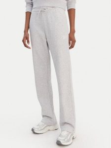 Reebok Spodnie dresowe Zuzanna RK25496CCW Szary Regular Fit. Szare spodnie dresowe Reebok, xs, bez wzorów, z dresówki. Za 179,99 zł.