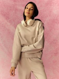 4F Bluza dresowa oversize z kapturem damska - szara S. Szare bluzy 4f, s, bez wzorów, z dresówki, z kapturem. Za 179,99 zł.