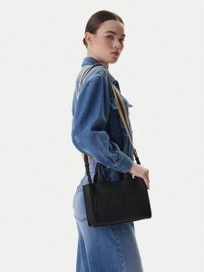 LOVE MOSCHINO Torebka JC4044PP1OLE0000 Czarny. Czarne torebki klasyczne LOVE MOSCHINO, bez wzorów, ze skóry, bez dodatków. Za 673,99 zł.