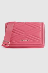 VALENTINO Tłoczona różowa torebka souvenir re satchel. Czerwone torebki klasyczne Valentino by Mario Valentino, bez wzorów, z tłoczeniem, bez dodatków. W wyprzedaży za 399,99 zł.
