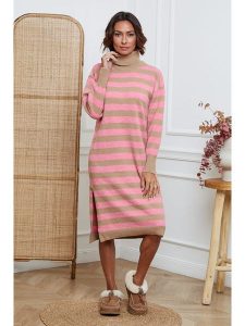 Joséfine Sukienka dzianinowa "Javot" w kolorze jasnoróżowo-beżowym rozmiar: M. Różowe sukienki Joséfine, na co dzień, m, bez wzorów, z dzianiny, bez kołnierzyka, bez ramiączek, midi, proste. Za 165,99 zł.