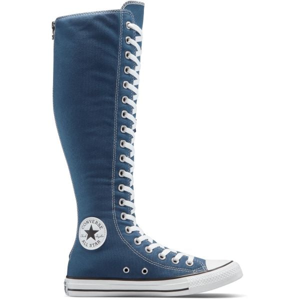 Buty sportowe damskie Converse Chuck Taylor All Star. Niebieskie trampki Converse, bez wzorów, z tkaniny, bez zapięcia. Za 364,99 zł.