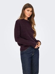 ONLY Sweter w kolorze fioletowym rozmiar: S. Różowe swetry oversize ONLY, s, bez wzorów, ze splotem, bez ramiączek. Za 113,63 zł.