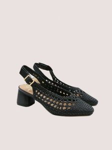 Bellucci Czółenka w kolorze czarnym z paskiem rozmiar: 36. Czarne czółenka Bellucci, bez wzorów, bez obcasa, bez zapięcia. Za 130,99 zł.