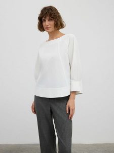 BGN Bluzka w kolorze białym rozmiar: 40. Białe bluzki BGN, bez wzorów, bez kołnierzyka, bez ramiączek. Za 105,38 zł.