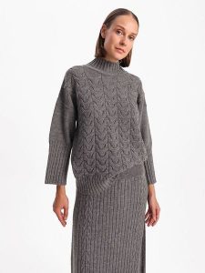 BGN Sweter w kolorze szarym rozmiar: 36. Szare swetry oversize BGN, bez wzorów, ze splotem, bez ramiączek. Za 127,65 zł.
