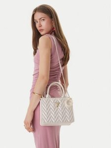 Guess Torebka J6GZ04 W4090 Biały. Białe torebki klasyczne Guess, z aplikacjami, ze skóry, bez dodatków. Za 266,99 zł.