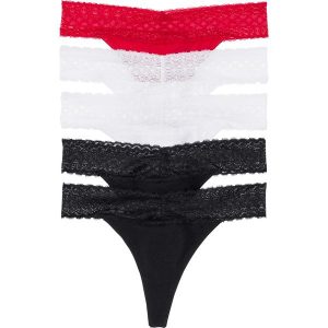 Stringi z koronką (5 par). Czarne stringi bonprix, bez wzorów, z koronki. Za 62,99 zł.