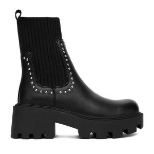 Botki DeeZee. Czarne botki DeeZee, bez wzorów, bez obcasa, na słupku, bez zapięcia. Za 219,99 zł.
