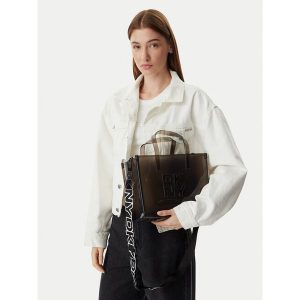 Torebka DKNY. Czarne torebki klasyczne DKNY, bez wzorów, bez dodatków. Za 389,99 zł.