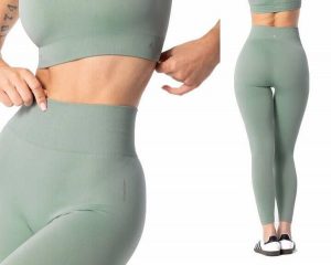 Legginsy treningowe damskie Carpatree Simply Seamless. Zielone legginsy Carpatree, bez wzorów, z materiału, z podwyższonym stanem. Za 129,99 zł.