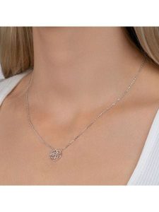 L'atelier précieux Srebrny naszyjnik z elementem ozdobnym - dł. 45 cm rozmiar: onesize. Szare naszyjniki l'Atelier precieux, srebrne. Za 152,99 zł.